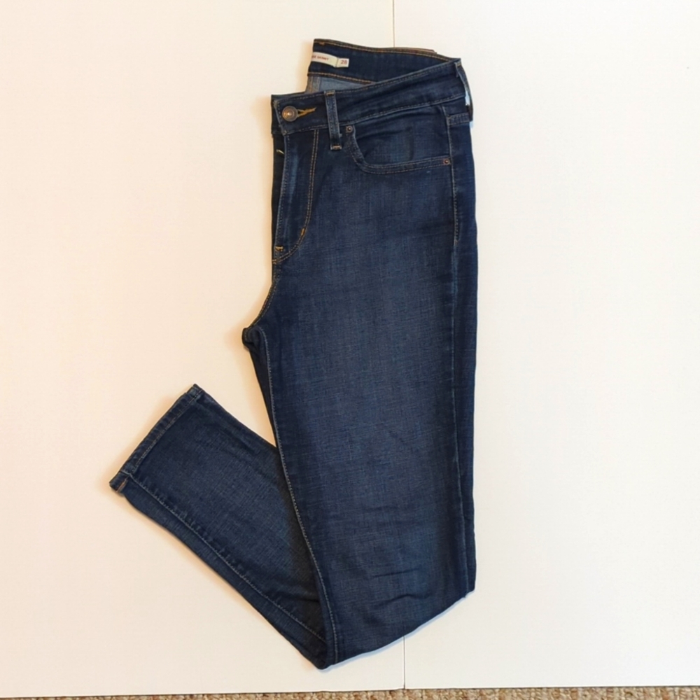 Levi's 721 High Rise Skinny Dark wash jeans- size 28W 28inseam